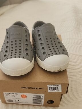 Native Jefferson Kids Slip-On Water Shoes in Grey and White